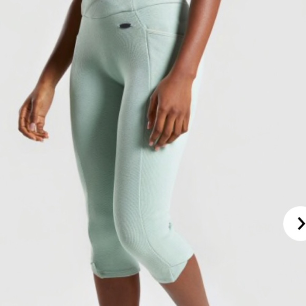 Poise Cropped Leggings in aqua